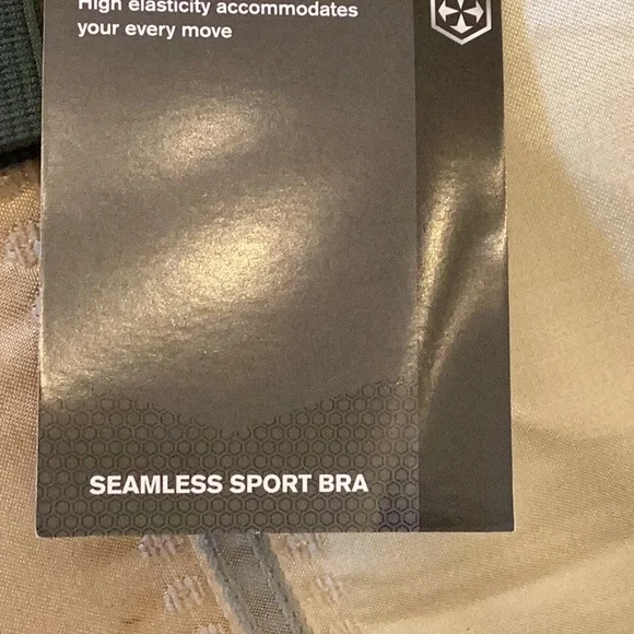 Sold elsewhere Seamless sport bra green color brand new size XL (16-18) - Picture 7 of 9